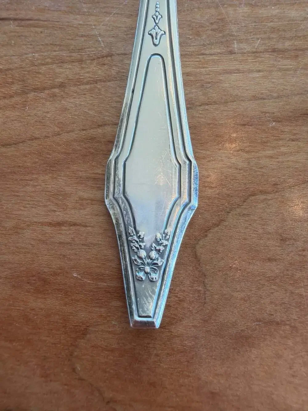 Set of‎ 4 Holmes & Edwards Lovely/Anniversary Pattern Silverplate Soup Spoons